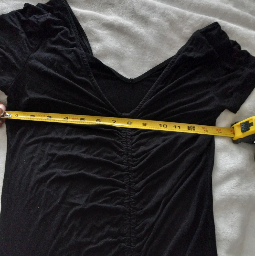 FASHION NOVA BLACK RUCHED SHORT SLEEVE V NECKLINE DRESS. WOMENS SIZE M. - Picture 5 of 10